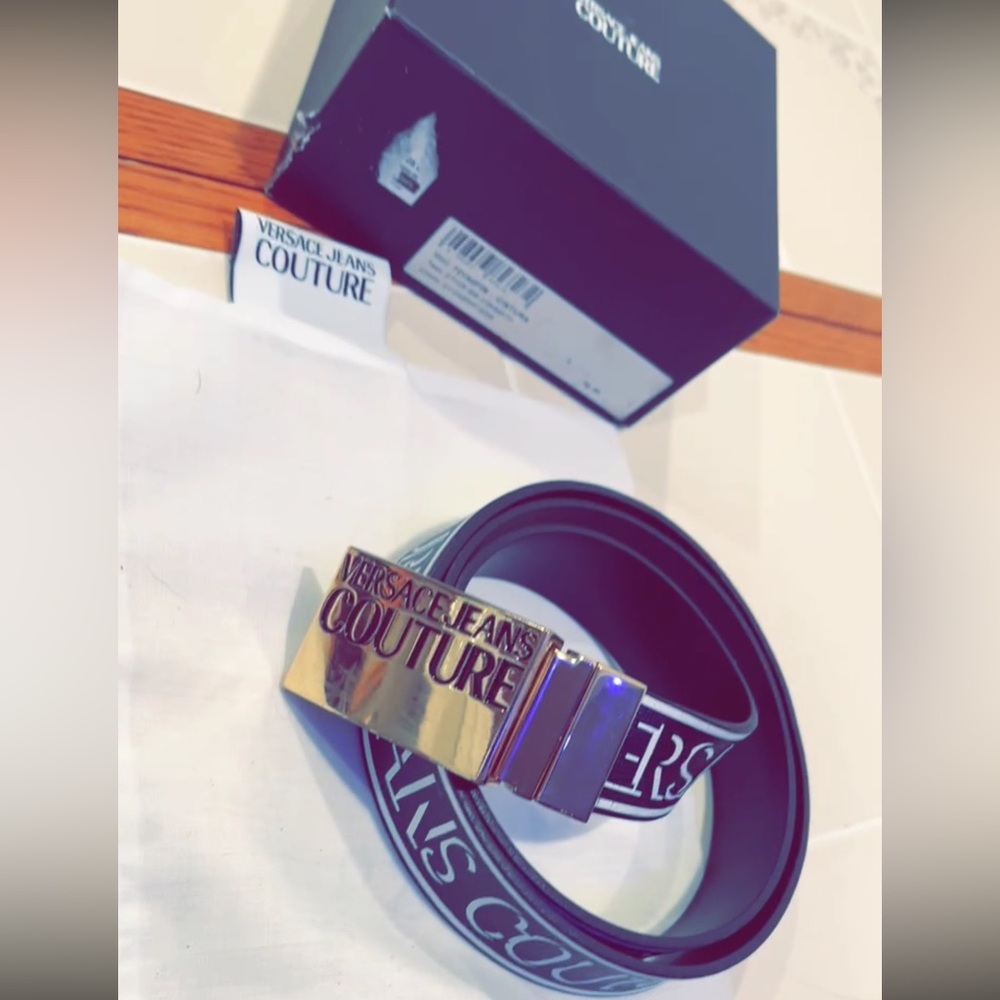 Men’s Versace belt with original tags and box. Black and white